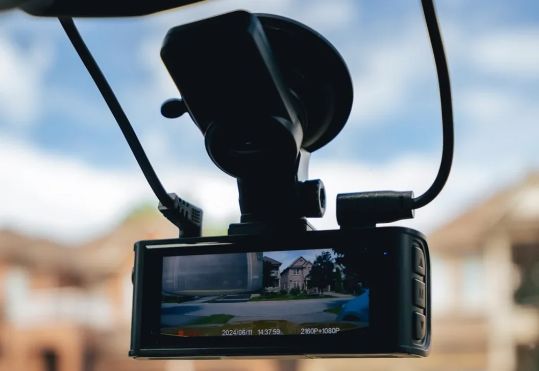 Dual-channel 1080p dashcam